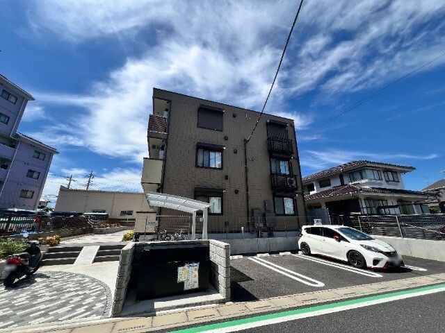 ��ʌ��������܎s�����擌��{�V����55-13�̃A�p�[�g�̌����O��