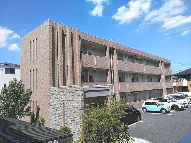 ��ʌ������s�J�˒��̃}���V�����̌����O��