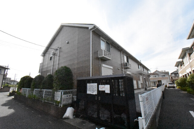 ��ʌ��k�����S�ɓޒ��w���S����21�̃A�p�[�g�̌����O��