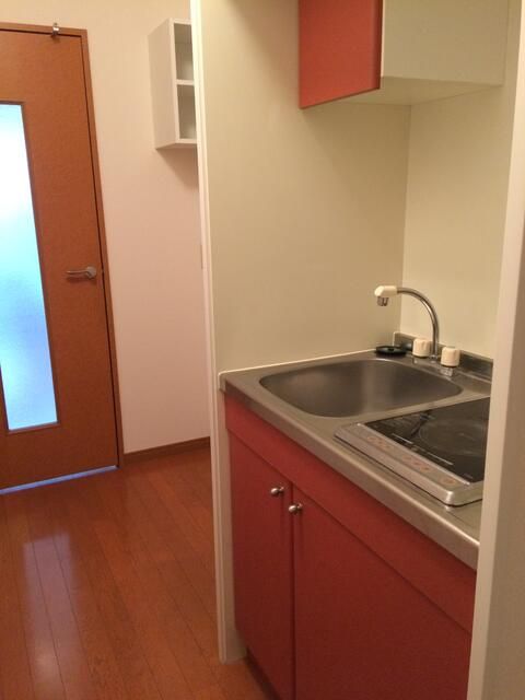 ��ʌ��k�����S�ɓޒ����P���ڂ̃A�p�[�g�̃L�b�`��