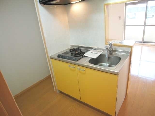 ��ʌ��k�����S�ɓޒ��w���Q���ڂ̃}���V�����̃L�b�`��