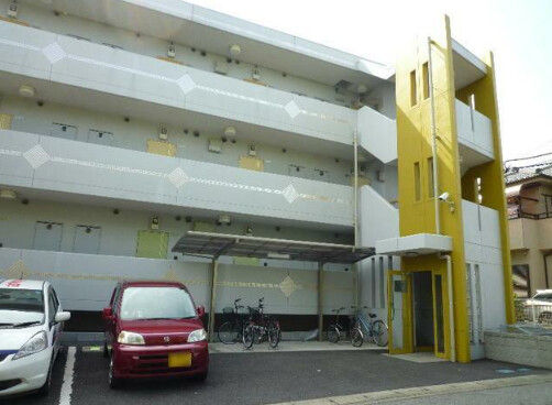 ��ʌ��k�����S�ɓޒ����P���ڂ̃}���V�����̒��ԏ�