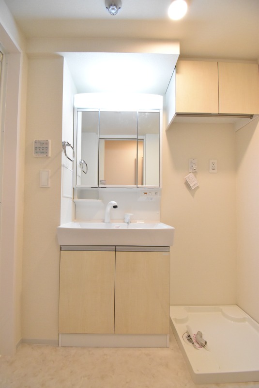 ��ʌ�����s�厚���s�̍��݂̃A�p�[�g�̐��ʏ�