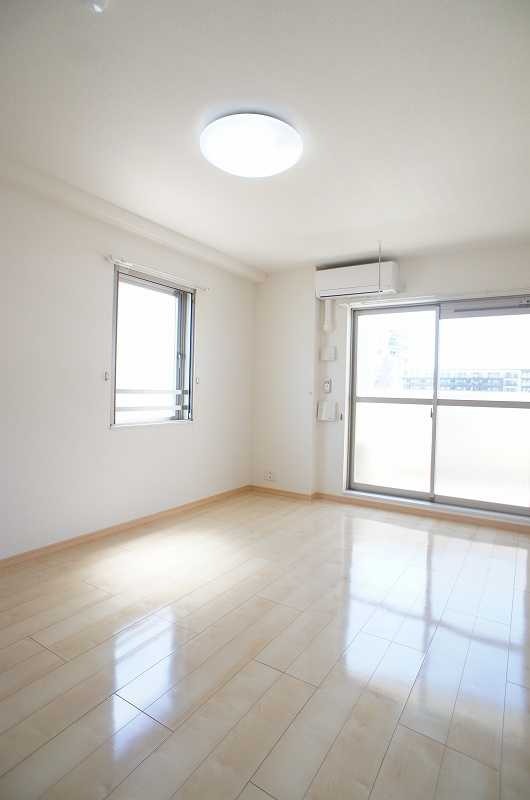 ��ʌ��z�J�s���C�N�^�E���W���ڂ̃}���V�����̋��ԁE���r���O