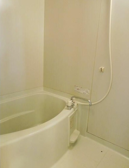 ��ʌ�����s�厚�ΐ_�̃A�p�[�g�̃o�X