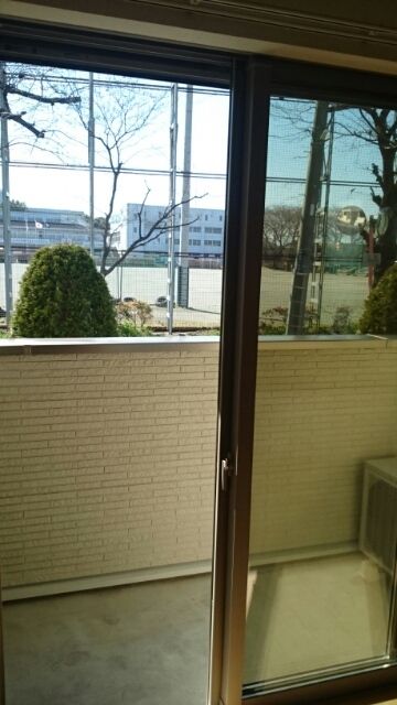 ��ʌ�����s���R�S���ڂ̃A�p�[�g�̃o���R�j�[