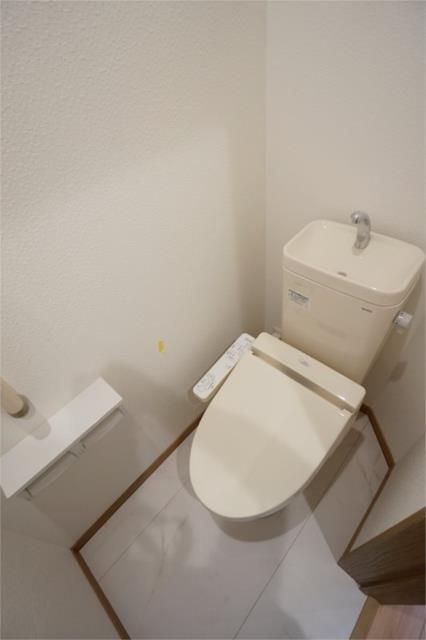 ��ʌ�����s�؂S���ڂ̃A�p�[�g�̃g�C��