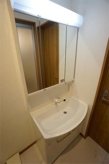 ��ʌ�����s�؂S���ڂ̃A�p�[�g�̐��ʏ�