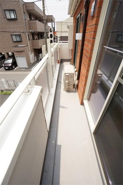 ��ʌ�����s�؂S���ڂ̃A�p�[�g�̃o���R�j�[