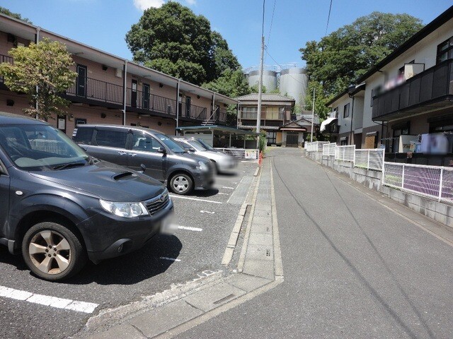 ��ʌ��������܎s����厚�w��̃}���V�����̒��ԏ�