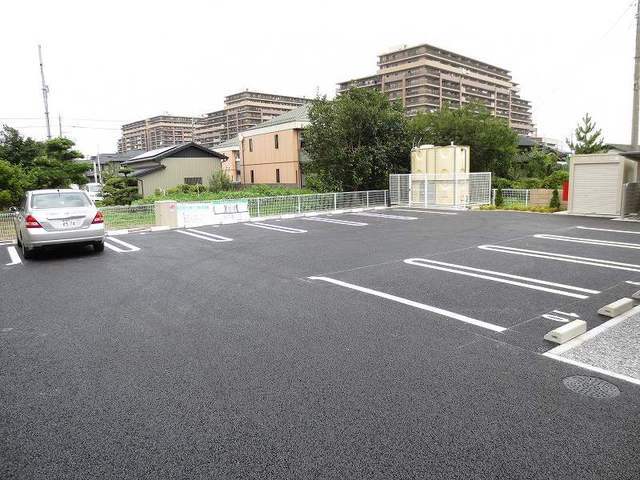 ��ʌ������s���v��̃A�p�[�g�̒��ԏ�