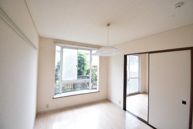 ��ʌ�����s�厚�����̃A�p�[�g�̂��̑������E�X�y�[�X