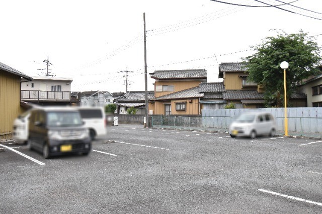 ��ʌ�����s�厚�����̃A�p�[�g�̒��ԏ�