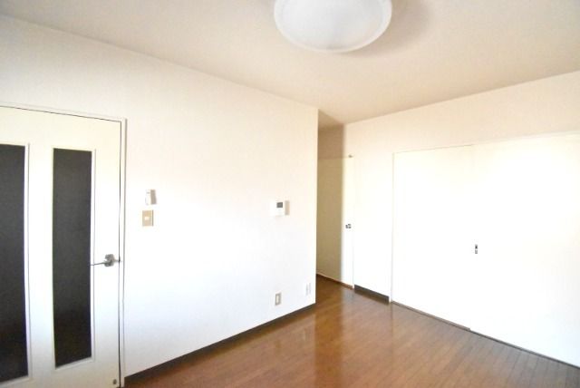 ��ʌ�����s�씵���J�V���ڂ̃A�p�[�g�̋����E���r���O