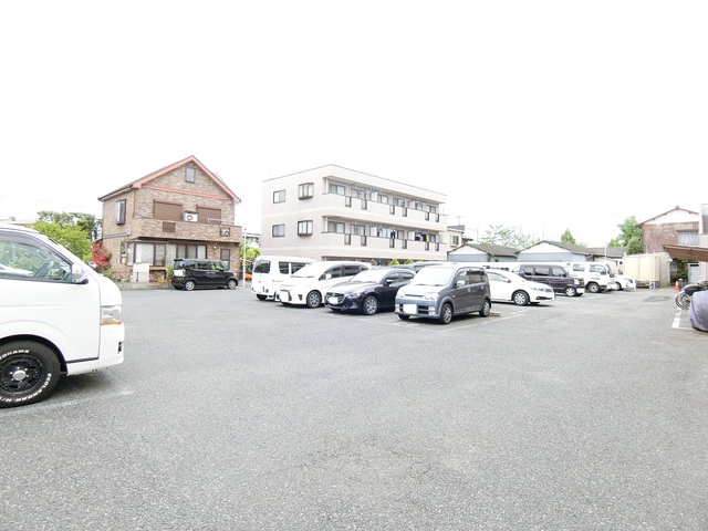 ��ʌ�����s�씵���J�V���ڂ̃A�p�[�g�̒��ԏ�