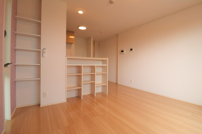 ��ʌ��z�J�s���C�N�^�E���U���ڂ̃A�p�[�g�̋��ԁE���r���O