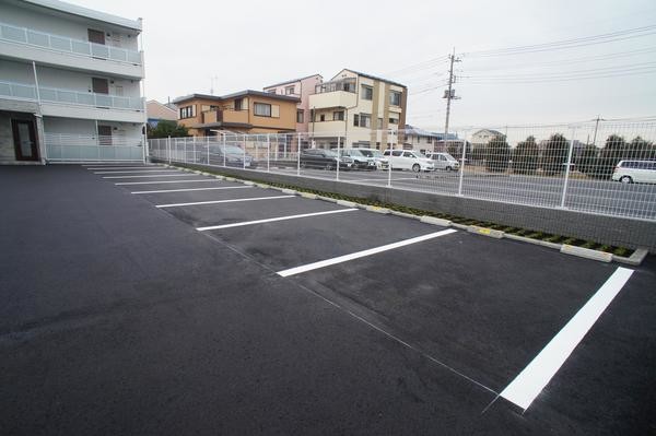 ��ʌ�����s�����R���ڂ̃}���V�����̒��ԏ�