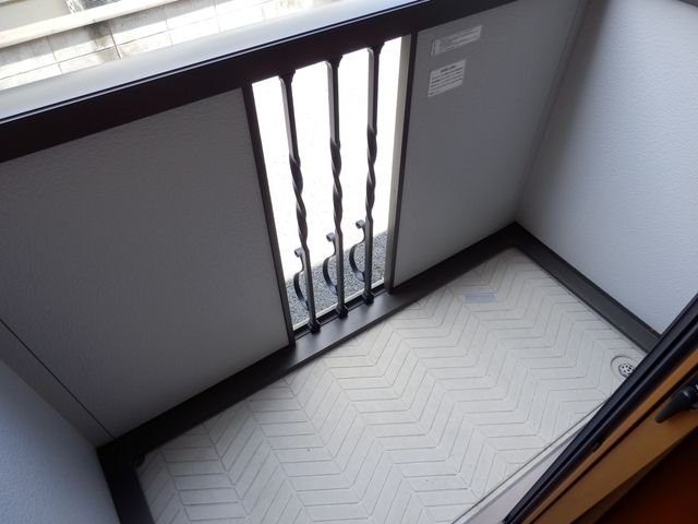 ��ʌ��������܎s��{��k�ܒ��Q���ڂ̃A�p�[�g�̃o���R�j�[