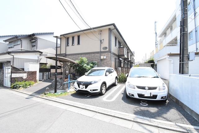 ��ʌ��������܎s��{��k�ܒ��Q���ڂ̃A�p�[�g�̒��ԏ�