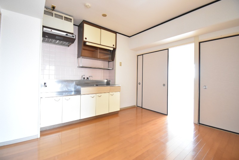 ��ʌ�����s�˒˓��P���ڂ̃}���V�����̋��ԁE���r���O