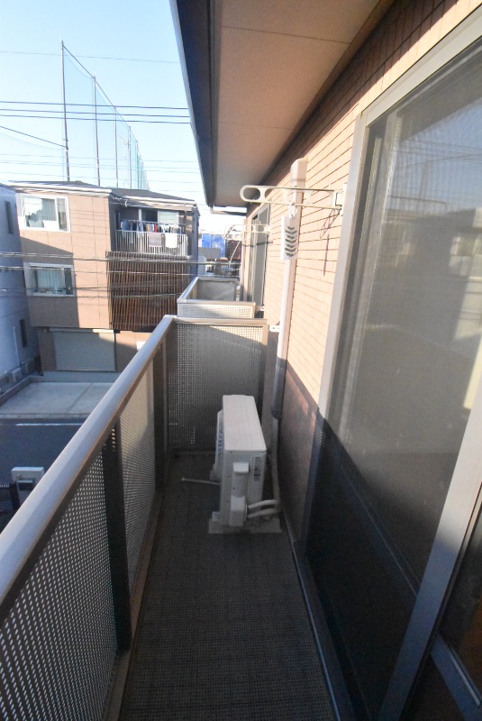 ��ʌ��������܎s�Y�a��{���T���ڂ̃A�p�[�g�̃o���R�j�[