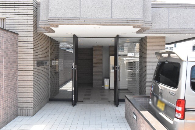 ��ʌ�����s�k����Q���ڂ̃}���V�����̃G���g�����X