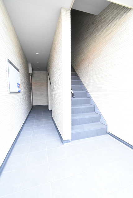 ��ʌ��������܎s�Y�a��̉ƂQ���ڂ̃A�p�[�g�̃G���g�����X