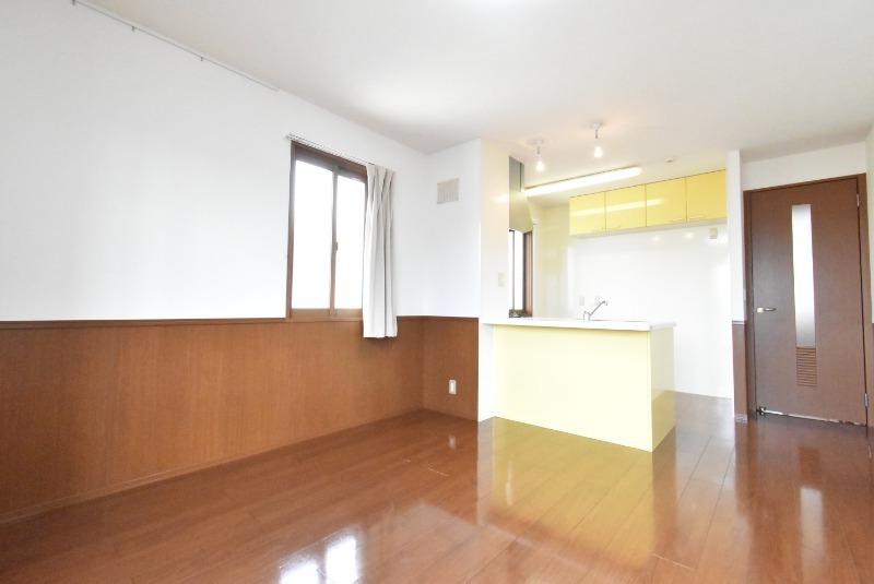 ��ʌ��������܎s�΋��Ԗ؂R���ڂ̃A�p�[�g�̋��ԁE���r���O