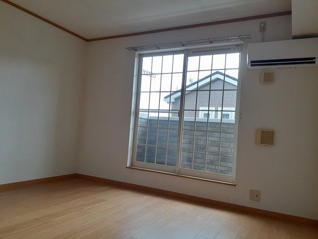 ��ʌ��k�����S�ɓޒ������j�T���ڂ̃A�p�[�g�̋��ԁE���r���O