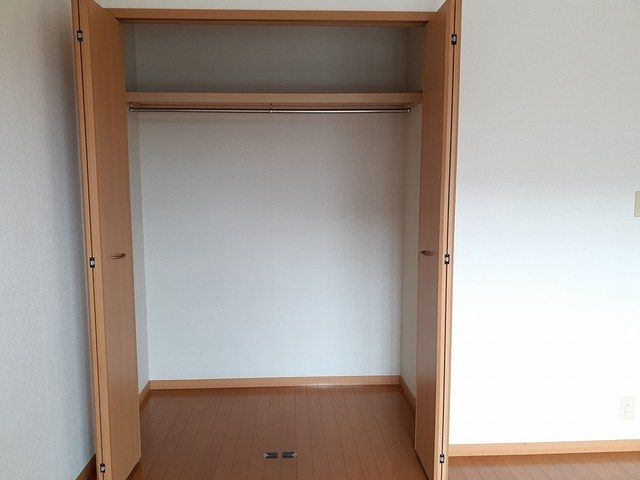 ��ʌ��k�����S�ɓޒ������j�T���ڂ̃A�p�[�g�̎��[