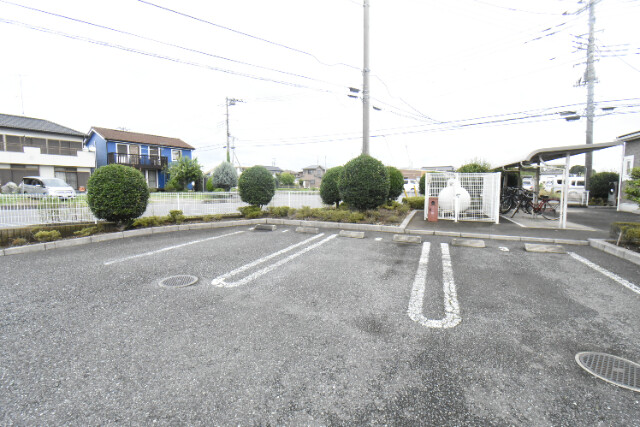 ��ʌ��k�����S�ɓޒ������j�T���ڂ̃A�p�[�g�̒��ԏ�