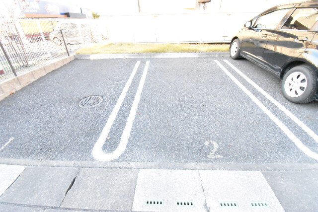 ��ʌ��z�J�s���C�N�^�E���Q���ڂ̃A�p�[�g�̒��ԏ�