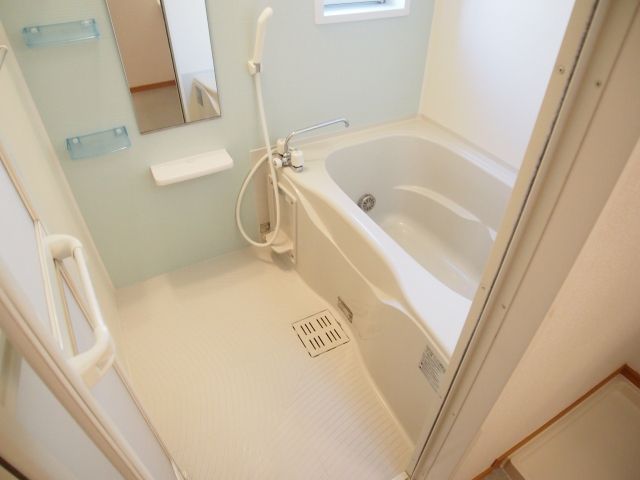 ��ʌ��k�����S�ɓޒ��w���P���ڂ̃A�p�[�g�̃o�X