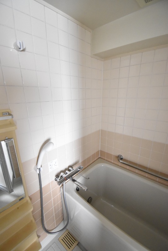 ��ʌ������s�X�쒬�̃}���V�����̃o�X