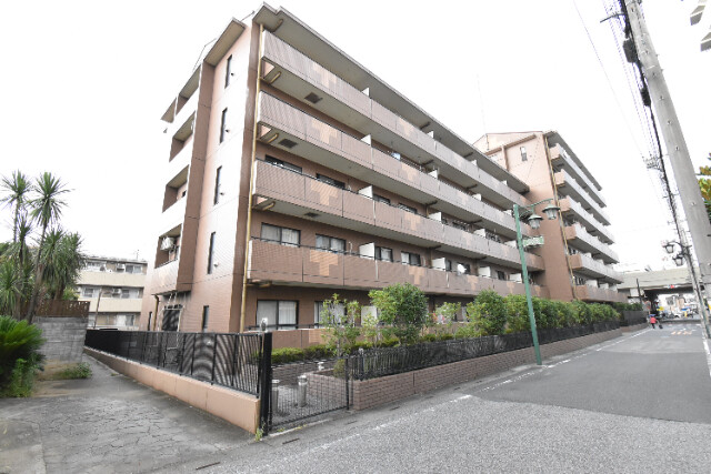 ��ʌ������s�X�쒬2152-2�̃}���V�����̌����O��