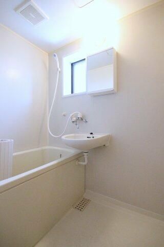 ��ʌ��������܎s��{��k�ܒ��Q���ڂ̃A�p�[�g�̃o�X