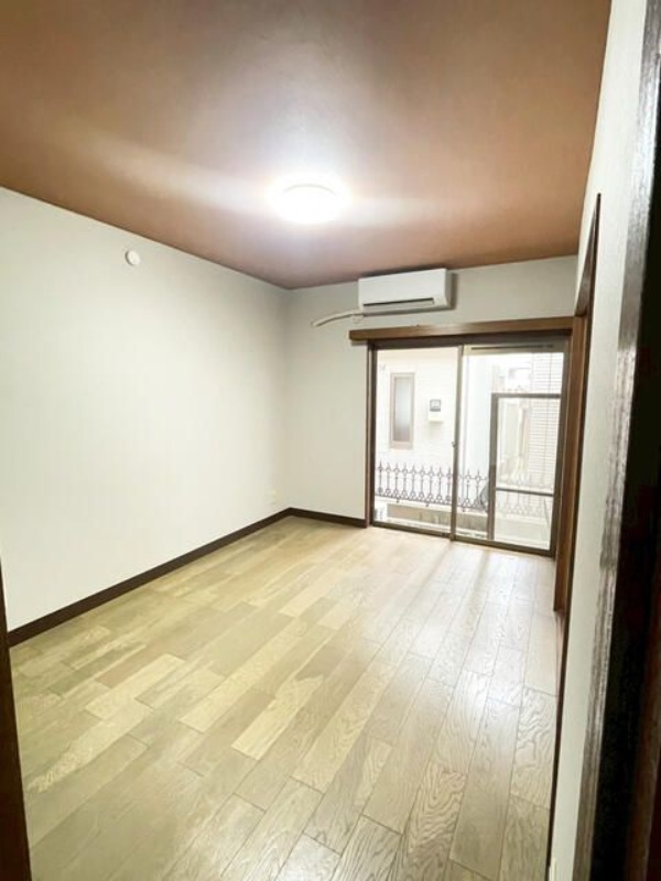 ��ʌ�����s�厚������̃A�p�[�g�̋��ԁE���r���O