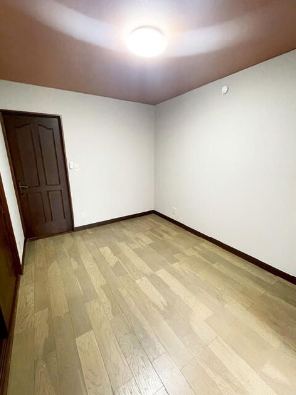 ��ʌ�����s�厚������̃A�p�[�g�̂��̑������E�X�y�[�X