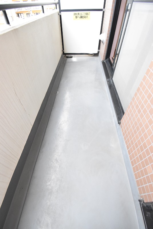 ��ʌ������s�X�쒬�̃}���V�����̃o���R�j�[