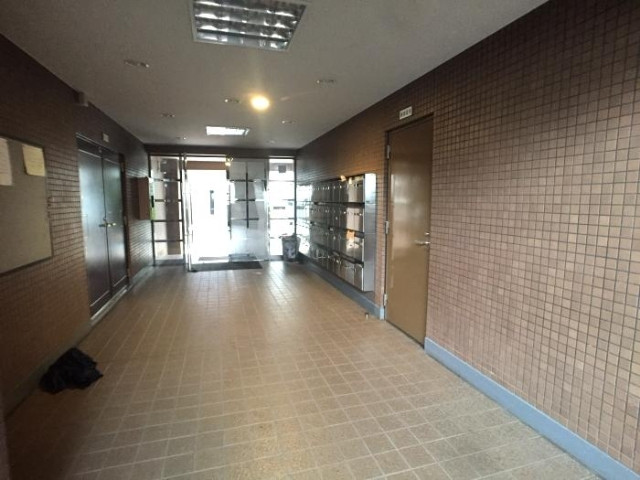 ��ʌ������s�X�쒬�̃}���V�����̃G���g�����X