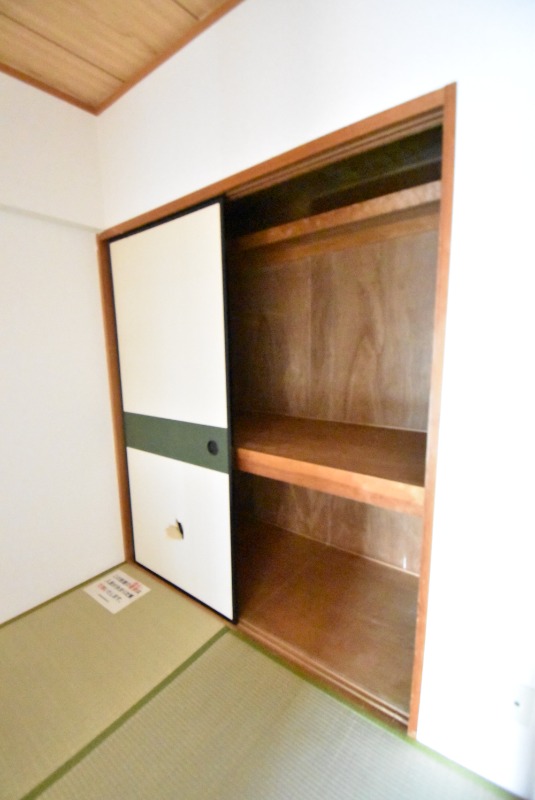 ��ʌ������s�X�쒬�̃}���V�����̎��[