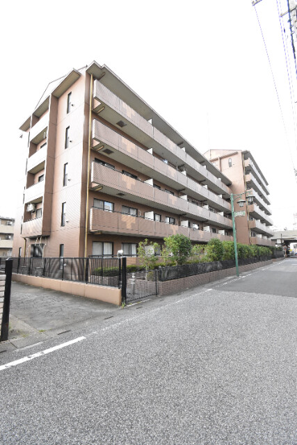 ��ʌ������s�X�쒬�̃}���V�����̌����O��