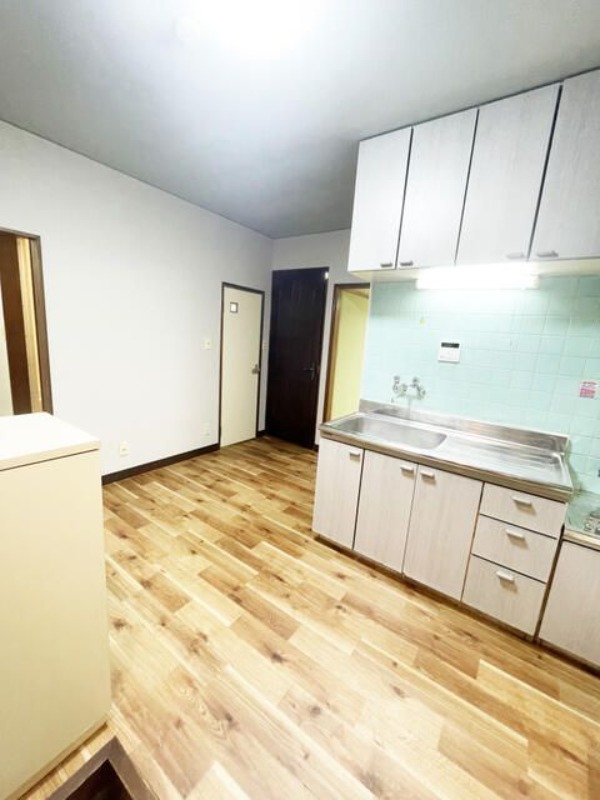 ��ʌ�����s�厚������̃A�p�[�g�̌���