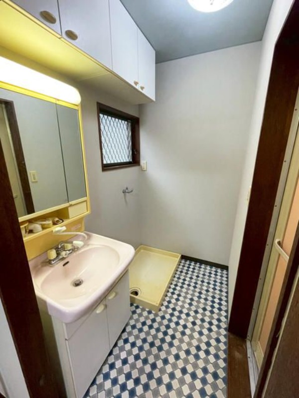 ��ʌ�����s�厚������̃A�p�[�g�̐��ʏ�