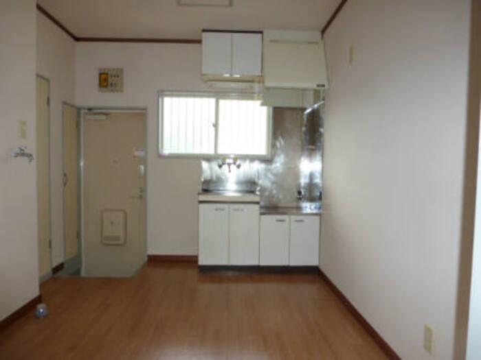 ��ʌ��������܎s�΋擌�Y�a�R���ڂ̃A�p�[�g�̋��ԁE���r���O