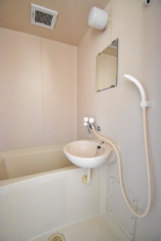 ��ʌ��������܎s�΋擌�Y�a�R���ڂ̃A�p�[�g�̃o�X