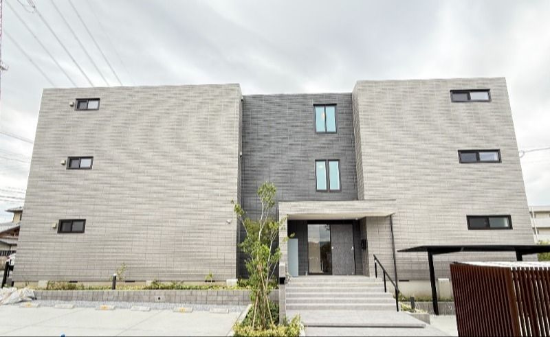 ��ʌ�����s�k����P����1-35�̃}���V�����̌����O��