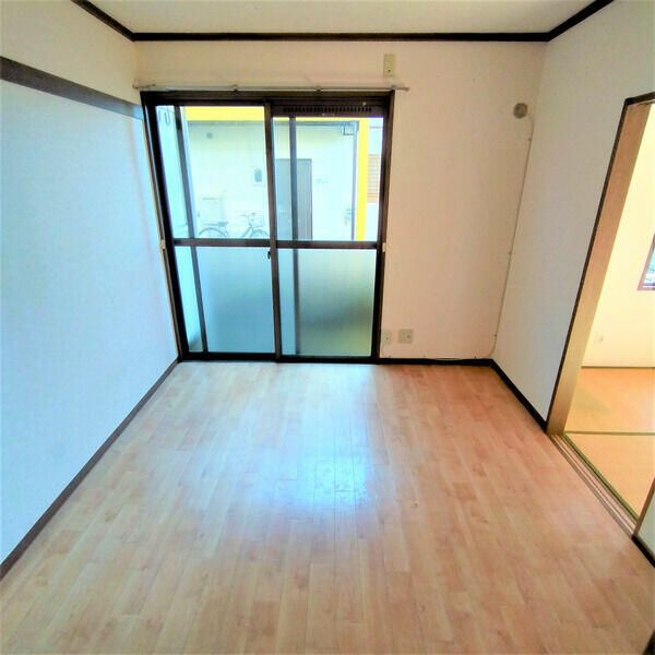 ��ʌ�����s�݉ƒ��̃A�p�[�g�̋��ԁE���r���O