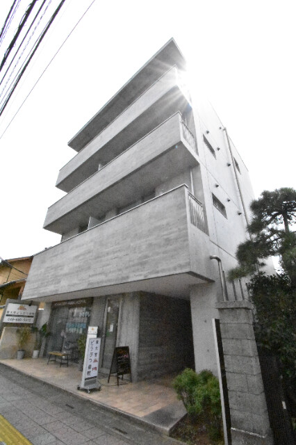 ��ʌ��������܎s�����擌��{�V����8-18�̃}���V�����̌����O��