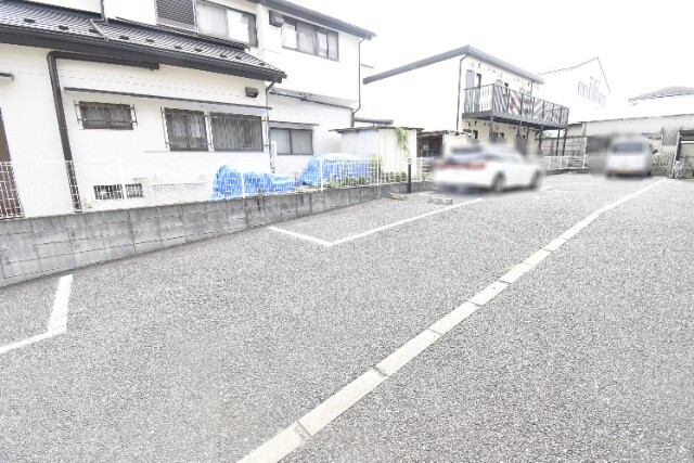 ��ʌ��������܎s��{��O���P���ڂ̃A�p�[�g�̒��ԏ�